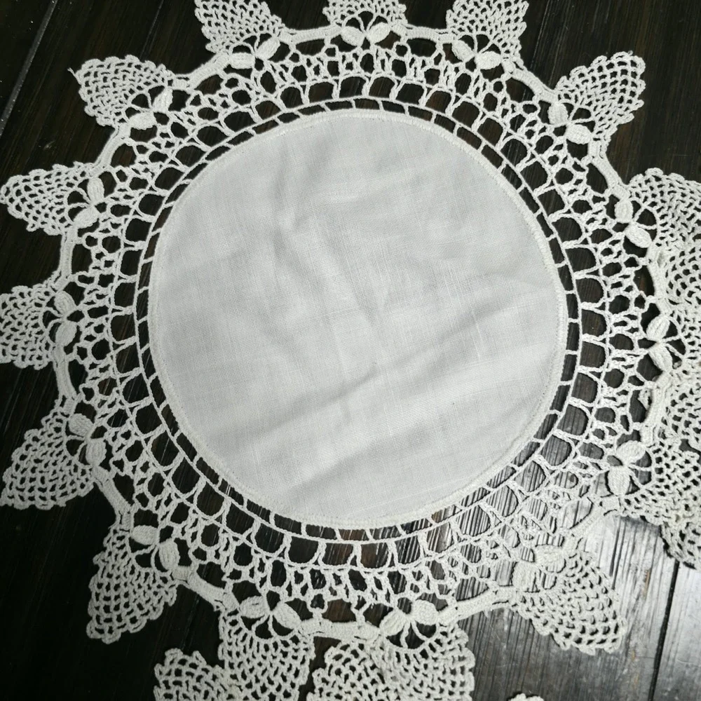 Lot of 4 Vintage White Doilies Linen Center Round Hand Crochet Lace Border Set